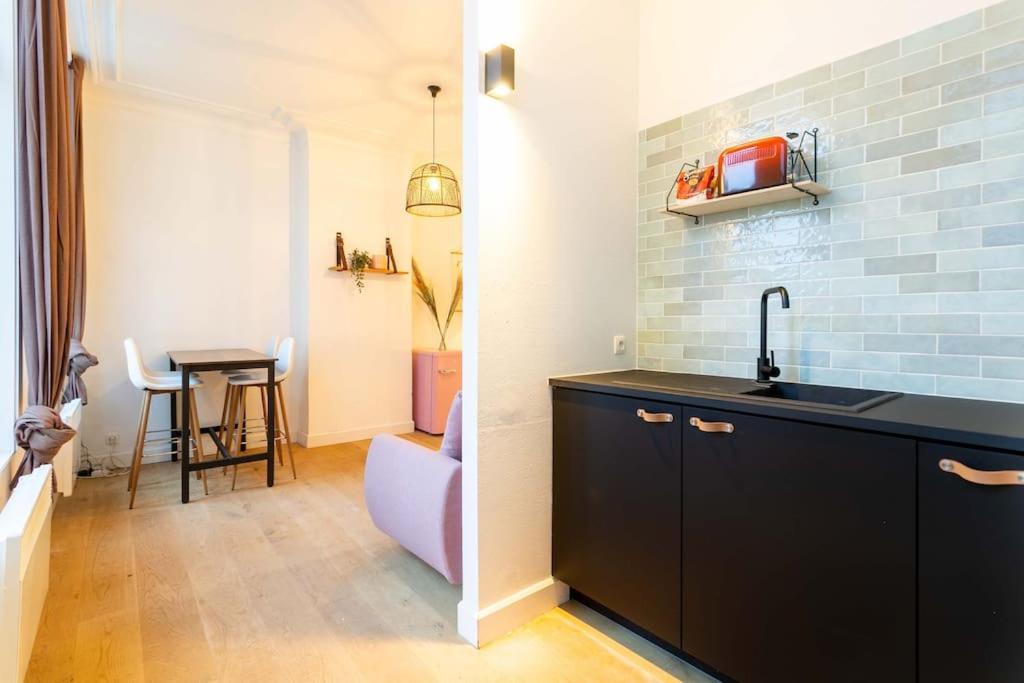 Pink Fairytale-Like Apartment แอนต์เวิร์ป ภายนอก รูปภาพ